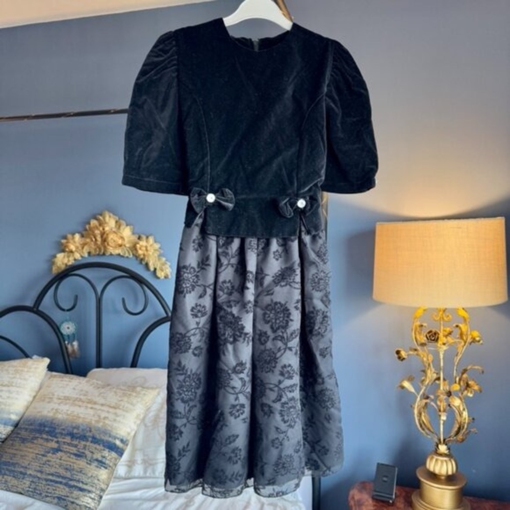 Girls Formal Black Velvet Dress NWT